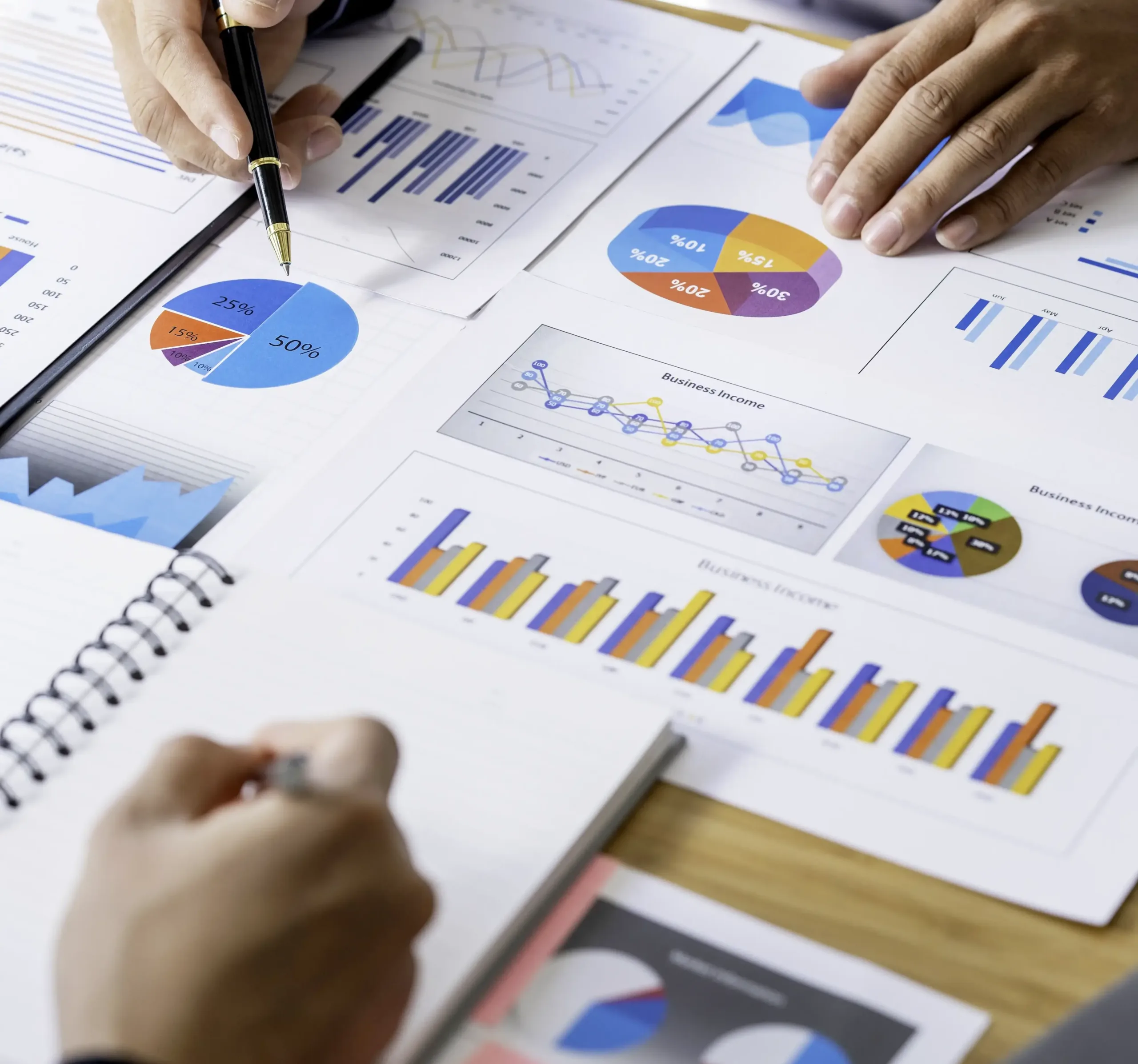 teamwork-process-business-people-working-in-the-o-2025-02-19-19-47-02-utc